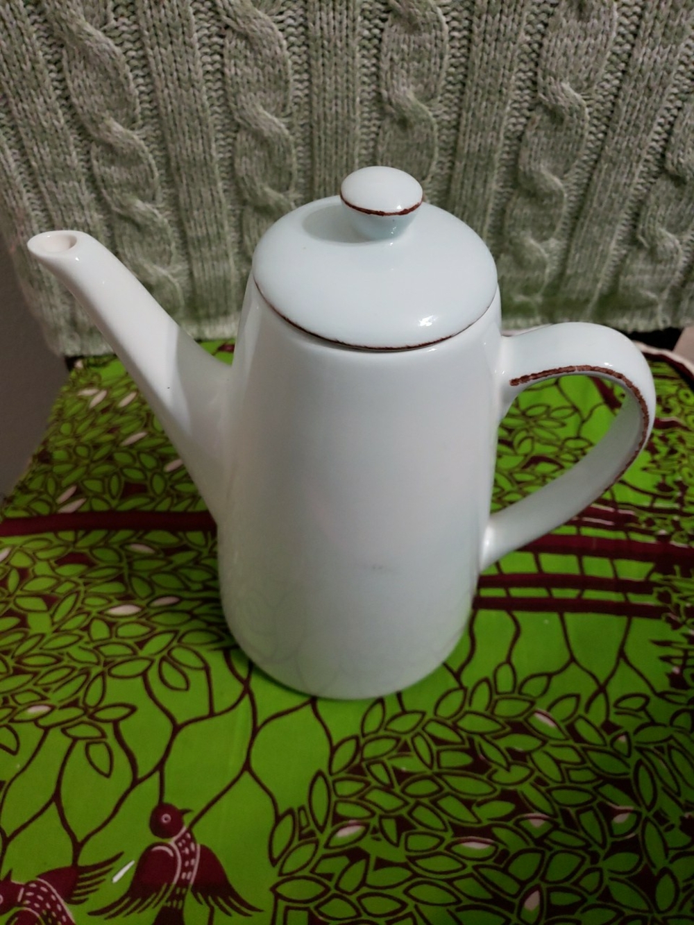 Pottery Barn "Morning Story"
Coffee/ Tea  Pot with Brown Trim - Home Kitchen